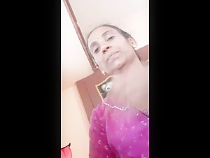 Tamil aunty boobs pressing selfie